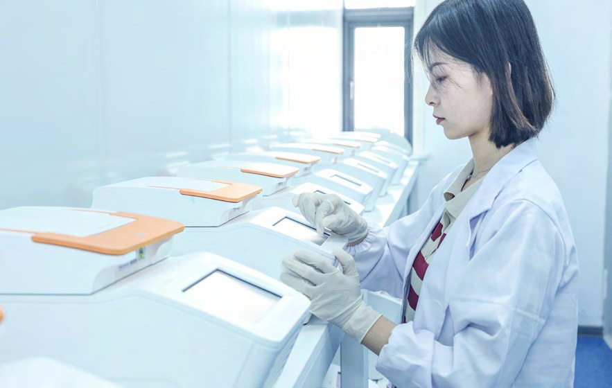 Technician working with automated equipment (photo)